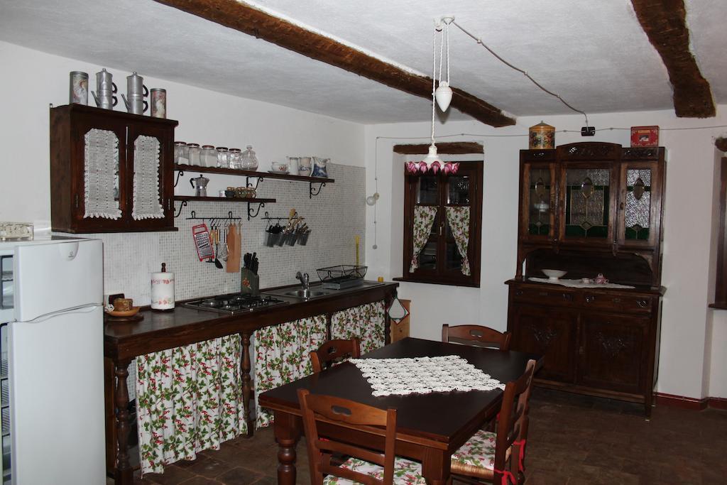 منزل الضيف Calosso  في Casa Giuliana الغرفة الصورة